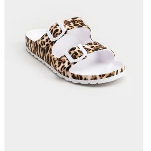 NIB MIA JASMIN EVA DOUBLE BUCKLE SANDAL IN LEOPARD